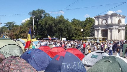 Как проходит второй день митинга в Молдавии