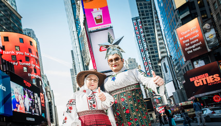 Сердючка с мамой устроили фотосессию на Таймс-Сквер