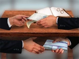 Куда жаловаться на чиновника-взяточника?