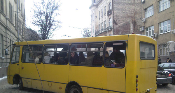По дорогам Галичиныездят десятки неисправных автобусов