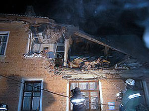 В результате взрыва в жилом доме один сумчанин обгорел и 13 лишились жилья