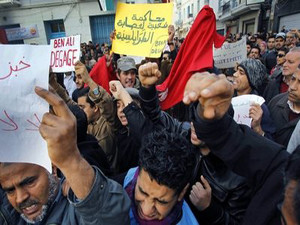 Демонстранты в Тунисе требуют закрыть публичные дома