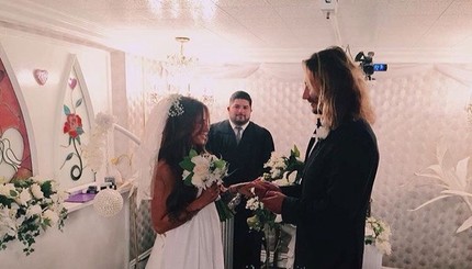 Айза Долматова и Дмитрий Анохин поженились