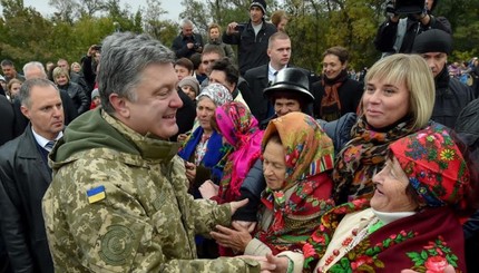 Порошенко отметил День защитника отечества на Хортице