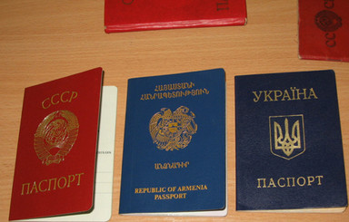 Крымчане кинулись оформлять загранпаспорта
