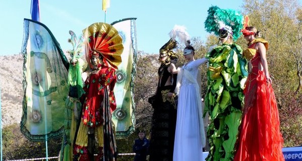 Крымские ходулисты зажгут на Европейском карнавале