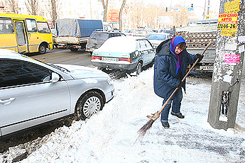 Чтобы убрать снег, дорожники будут эвакуировать машины