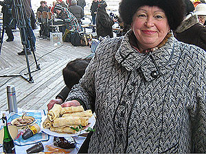 Масленица-2011: Столичная пенсионерка испекла 120 блинов за четыре часа