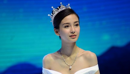 Китайская актриса прошла МРТ, чтобы доказать, что ее красивое лицо - дар природы