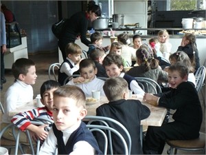 В евпаторийской школе, где отравились 67 детей, супер-столовую откроют в начале весны