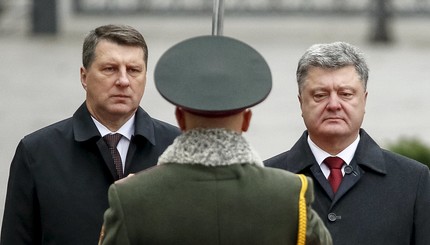Как президент Латвии встретил Порошенко