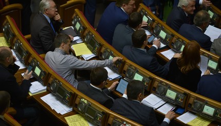 День голосования: депутаты отдавали голоса за безвизовые законы