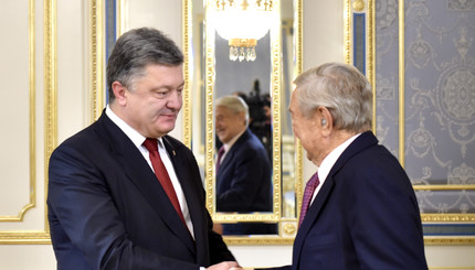 Президент Украины наградил Джорджа Сороса орденом Свободы