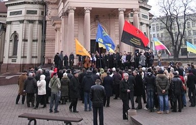 Музыканты вышли на акцию протеста, чтобы защитить орган