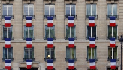 День памяти жертвам терактов в Париже