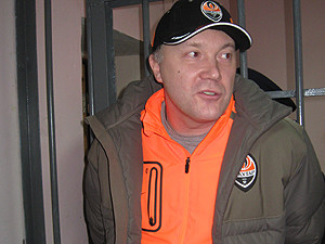 Гражданский муж Татьяны Овсиенко нарядился на суд фанатом «Шахтера»