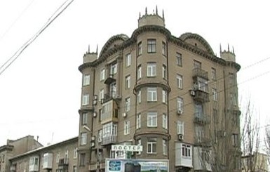 В центре Донецке рушится памятник архитектуры и жилой дом
