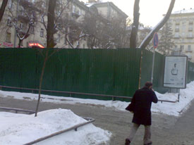 В самом центре Киева идет война за сквер
