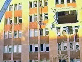 Из-под обломков луганской больницы достали уже 11 трупов