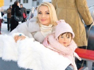 Анастасия Волочкова пророчит для дочери карьеру певицы