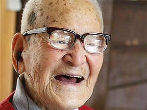 Старейший в мире человек отметил 114 лет