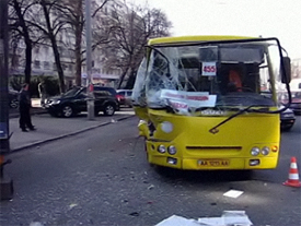 На Киеве маршрутка протаранила грузовик, есть жертвы 