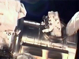Астронавты шаттла Discovery вышли в космос