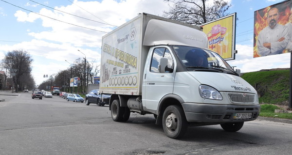 Южноукраинская похожа на стиральную доску, а на Победы ямы заделывают через одну
