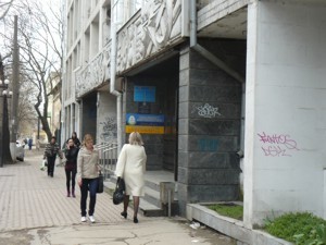 К Первомаю Симферополь украсили граффити