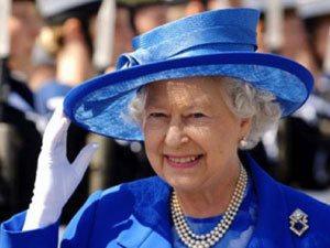 Британская королева раздала милостыню в свой день рождения