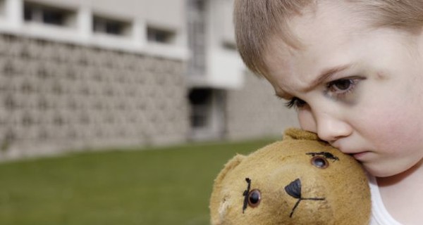 В Горловке на лестничной площадке в одиночестве бродил полуторагодовалый младенец 