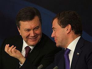Медведев и Янукович посетили Чернобыльский храм