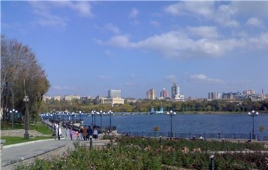 В Донецке открыли парк Щербакова: обновленные аттракционы по старым ценам