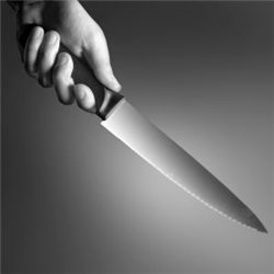 В Севастополе мужчина разнимал драчунов в баре и получил удары ножом