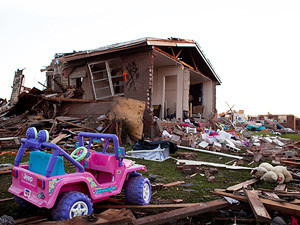 В списке жертв торнадо в США приблизилось значатся уже 329 человек