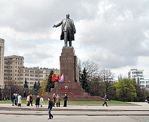 К приезду патриарха Кирилла  в Харькове спрячут памятник Ленину