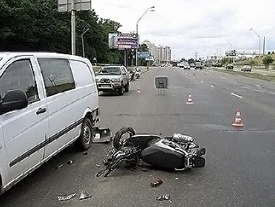 Скутеристы продолжают попадать в аварии на киевских дорогах