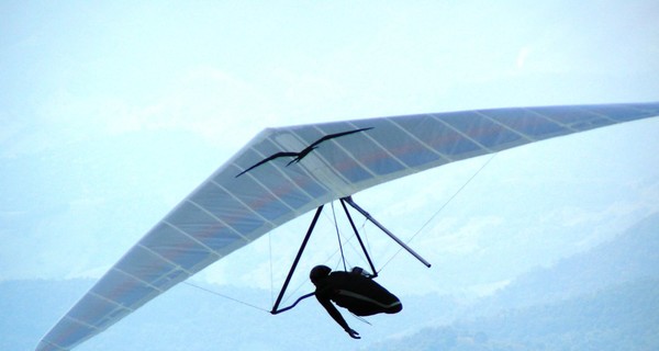 На Полтавщине разбился дельтапланерист из Москвы