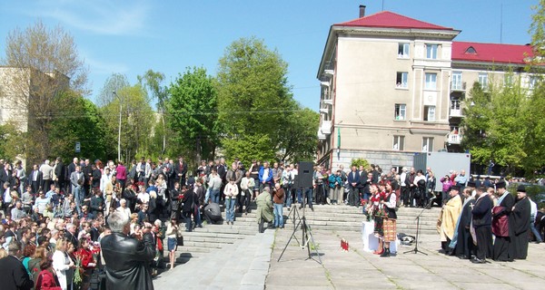 «Свободовцу» прострелили ногу, а коммунисту чуть не сломали палец  