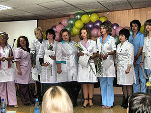 Торт из вазелина и дизайнерские халатики: в Киеве выбрали самых красивых и умелых медсестер