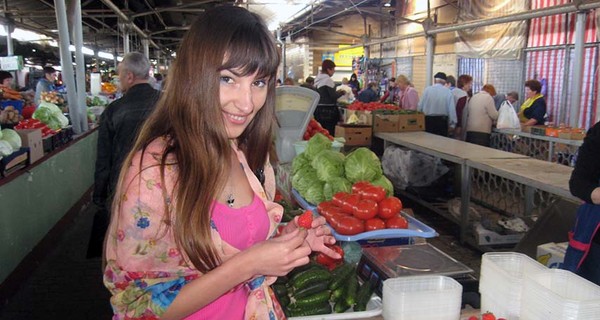 На рынках появилась первая клубника по 70 гривен