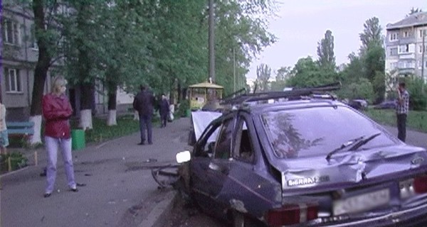 В  Киеве «Хюндай» снес три машины – 5 человек в больнице