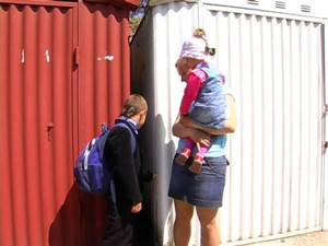 В Севастополе  застрял в гаражах ребенок 