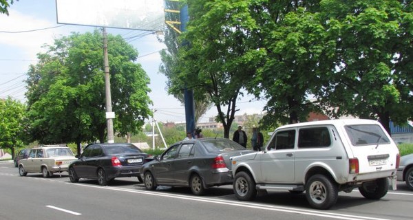 В центре Мариуполе четыре авто «протаранили» друг друга