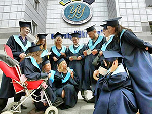 Преподавателей университета 