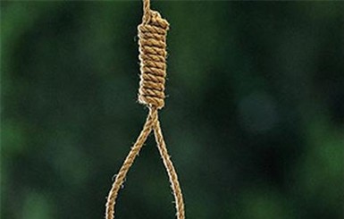 На Донетчине мужчина задушил женщину, вышел во двор и повесился