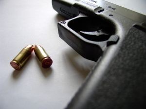 Крымские женщины вооружились ружьями и пистолетами