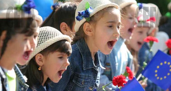 День Европы отметим парадом зонтиков и выступлением «живых скульптур»