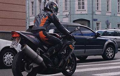 В Киеве мотоциклист на 