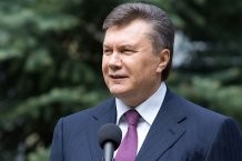 Янукович предложил поднять зарплаты и пенсии